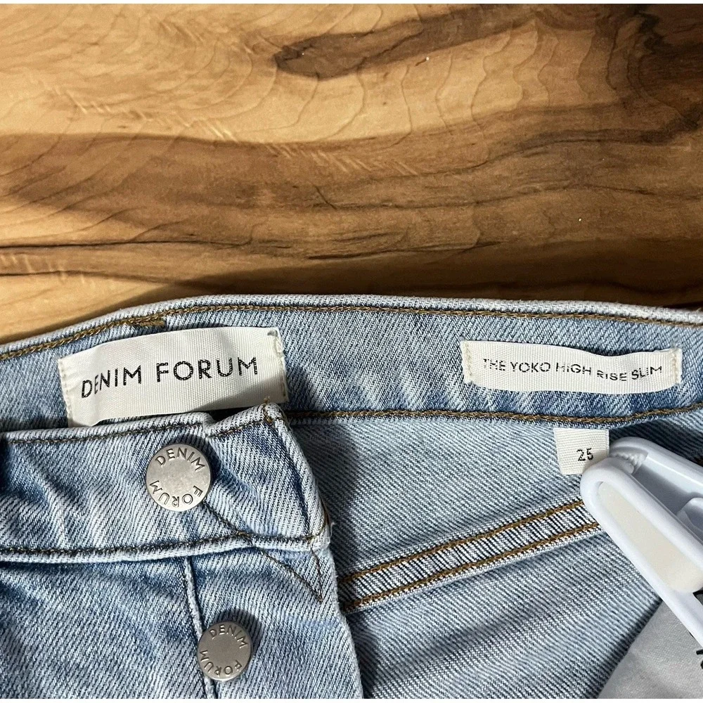 ARITZIA Denim Forum The Yoko High Rise Slim Straight Jeans Women's 25 Light Wash
